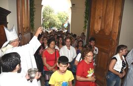llegada-a-la-catedral-de-asuncion-y-entrada-por-la-puerta-de-la-misericordia-la-caminata-se-inicio-en-el-panteon-de-los-heroes-y-finalizo-con-una-mis-192743000000-1452189.jpg