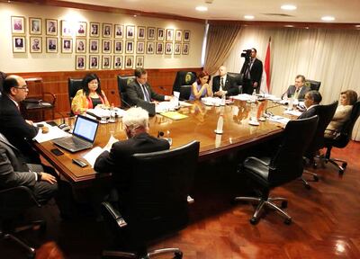 El presidente del Colegio de Abogados del Paraguay, Rubén Galeano, expuso las inquietudes del gremio a los ministros ayer.