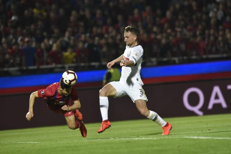 Óscar Ruiz marcó el tanto de la victoria de Cerro Porteño, que clasificó a los cuartos de final de la Copa Libertadores.