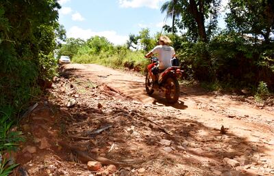 Calle 5 de la ciudad de Caacupé. El camino se encuentra en deplorables condiciones. Ni rastros quedan de las obras de mejoramiento realizadas.