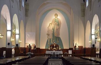 interior-del-templo-de-san-jose-cuyas-paredes-fueron-pintadas-tienen-ademas-nueva-iluminacion--200249000000-1101457.jpg