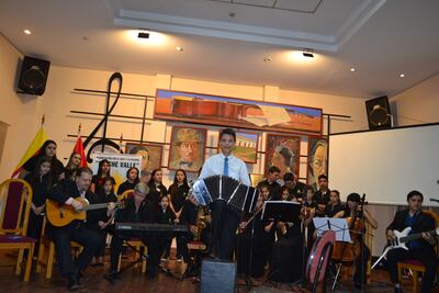 Sebastián Duarte Estepa ofreció un concierto de bandoneón en una noche de egreso.