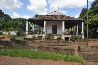 Casona que guarda recuerdos del dramaturgo Julio Correa en Luque