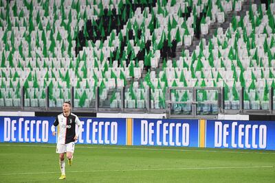 TOPSHOT - Juventus' Portuguese forward Cristiano Ronaldo runs on the pitch in an empty stadium due to the novel coronavirus outbreak during the Italian Serie A football match Juventus vs Inter Milan, at the Juventus stadium in Turin on March 8, 2020. (Photo by Vincenzo PINTO / AFP)