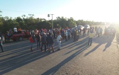 Los manifestantes cerraron el acceso al campamento de los obreros del corredor bioceánico.