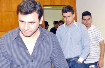 los-expolicias-nestor-villasboa-hugo-rojas-y-guido-aguilar-durante-el-juicio-oral-en-que-fueron-condenados-archivo-abc--200834000000-1842820.jpg