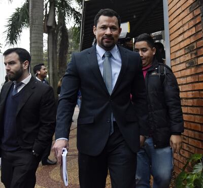 El diputado Ulises Quintana, en compañía de su abogado, José Latorre, tras comparecer ante el Ministerio Público por la ampliación de la imputación en su contra por lavado de dinero.