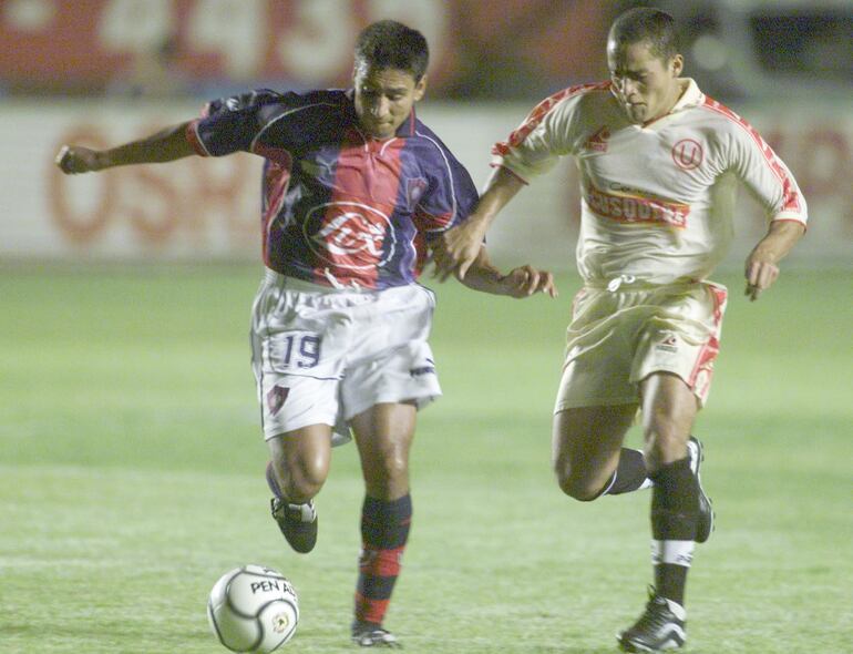Cerro Porteño, Universitario, Copa Libertadores 2000.