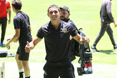 Víctor Gustavo Velázquez Ramos, con su equipo de tereré, acoplado al FC Juárez.