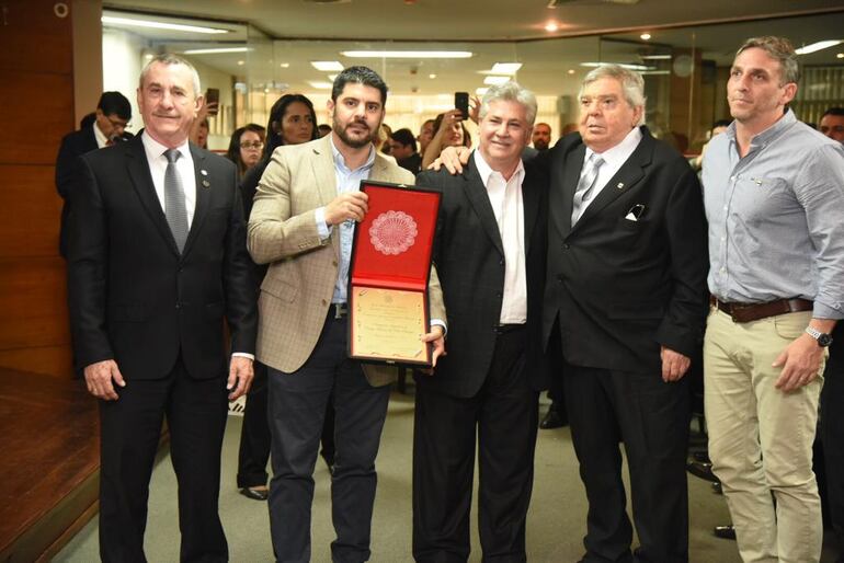 El homenaje a los campeones franjeados.