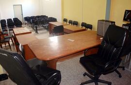 la-sala-de-juicios-orales-permanece-inactiva-en-la-capital-del-alto-parana-ante-la-imposibilidad-de-conformar-tribunales-por-falta-de-jueces-tras-la-210319000000-1292933.jpg