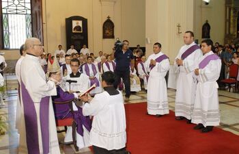el-24-de-febrero-pasado-la-arquidiocesis-de-la-santisima-asuncion-ordeno-tres-nuevos-sacerdotes-es-la-jurisdiccion-con-mas-poblacion-y-que-necesita-191809000000-542088.jpg