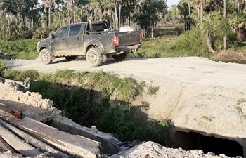 Verdaderas trampas mortales son para los automovilistas los precarios y viejos puentes de madera que están en los caminos del Alto Paraguay. Los vecinos adelantan que temen quedar nuevamente aislados en temporada de lluvias.