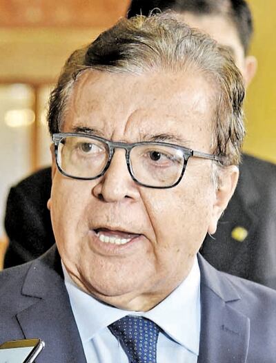 El director de la EBY Nicanor Duarte Frutos dijo que  donará el  100% de su sueldo, que en febrero fue de casi G. 95 millones.
