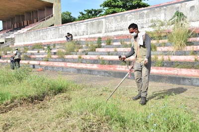 El Equipo Operativo de la Dirección de Gestión de Riesgo del Municipio Capitalino, durante la minga en el predio del club Cerro Corá.