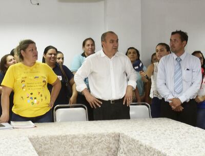 Alexandra Cristaldo, Robert Cano y docentes que participaron de la creación de MaPara para enseñar matemáticas.