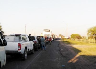 El bloqueo del puente Remanso provocó una  cola de vehículos de más de 26 kilómetros que llegó hasta Benjamín Aceval.