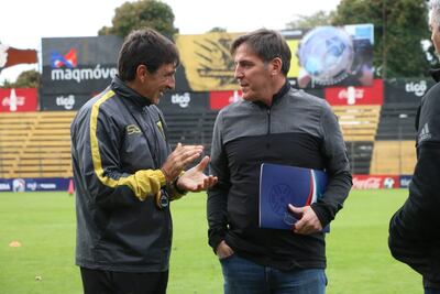 Berizzo charlando con Costas en el campo del Indio.
