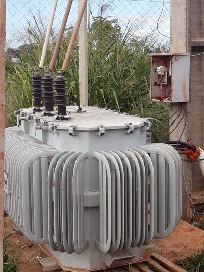 Transformador instalada en forma directa en el vertedero.
