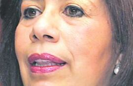 liz-garcia-de-arnold-ministra-de-defensa--222412000000-572469.jpg