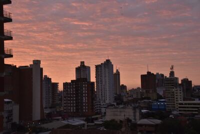 Vista del cielo sobre Asunción en una foto de archivo.