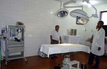 el-quirofano-con-lampara-cialitica-adaptada-a-un-sistema-de-generador-es-una-de-las-novedades-del-hospital--184025000000-394329.jpg