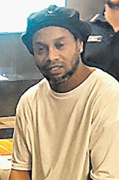 El exfutbolista brasileño Ronaldinho Gaúcho cumple hoy once días de prisión en la Agrupación Especializada.