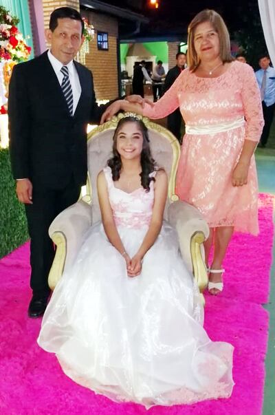 Camila González Benítez cumplió 15 años, y por ese motivo, sus padres Lorenzo González y Lina Andresa Benítez le ofrecieron una fiesta en el Rancho Don Aníbal Eventos. La decoración estuvo a cargo de Liz Cáceres.