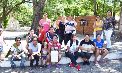 Madres denunciaron que el director dejó a sus hijos sin muebles.