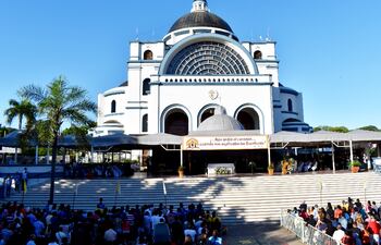 El tercer departamento también ofrece el turismo religioso. La Basílica de Caacupé es uno de los sitios más visitados.