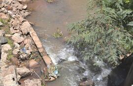 varios-comercios-vierten-sus-desechos-directamente-al-cauce-del-arroyo-kaarendy-por-lo-cual-presenta-un-alto-grado-de-contaminacion-autoridades-in-201129000000-1157589.jpg