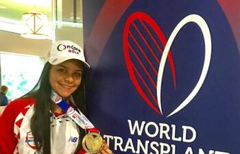 Un campo verde, unos palos de madera, una bola y mucha disciplina son los principales elementos del golf, el deporte que apasiona a Tatiana Benítez (19).