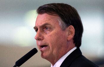 jair-bolsonaro-flexibilizo-el-porte-de-armas-argumentando-la-necesidad-de-reforzar-la-capacidad-de-autodefensa-frente-a-la-alta-criminalidad-en-brasi-200158000000-1831576.jpg