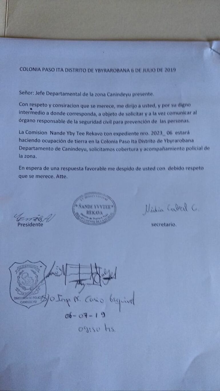 En la nota solicitan que policías acompañen la invasión del  inmueble.