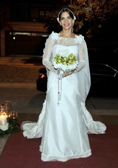 Silvana llegó a la iglesia con un impactante look nupcial muy original.