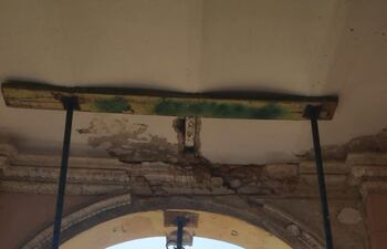 Peligro de derrumbe en el Palacio de López.