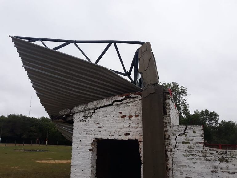 Cuantiosos daños materiales en el estadio de Yabebyry.