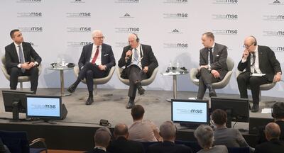 El Alto Representante para Asuntos Exteriores de la Unión Europea, Josep Borrell (c) junto a algunos cancilleres de países europeos.