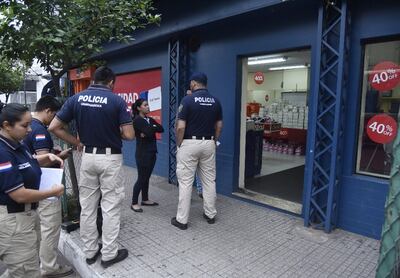 Agentes policiales del departamento de investigación de Hechos Punibles y de Criminalística se constituyeron en el lugar del hurto.