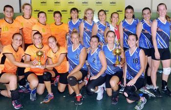 1-los-finalistas-fashion-girls-naranja-y-master-voley-este-ultimo-el-campeon-en-femenino-2-sport-venezuela-el-campeon-de-35-masculino-con-la-05812000000-1440950.jpg