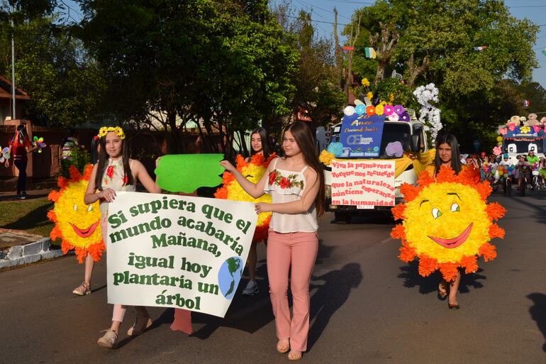 Chicos de todas las edades llenaron de alegría las calles de San Juan Bautista.