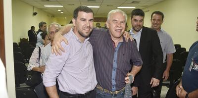 Walter Bower  sale de la sala de juicio oral, tras conocer la sentencia absolutoria.