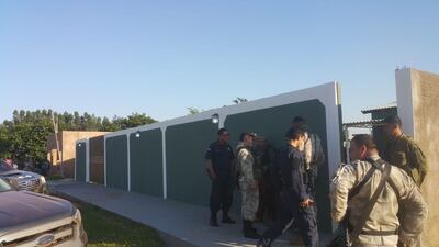 Allanan dos lujosas viviendas en Capitán Bado esta mañana.