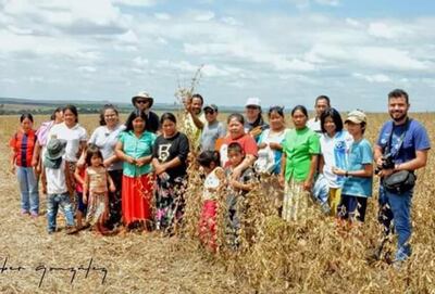 La comunidad aché de Puerto Barra se integró el 22 de octubre de 1970 con 28 habitantes. Actualmente está compuesta por 70 familias.