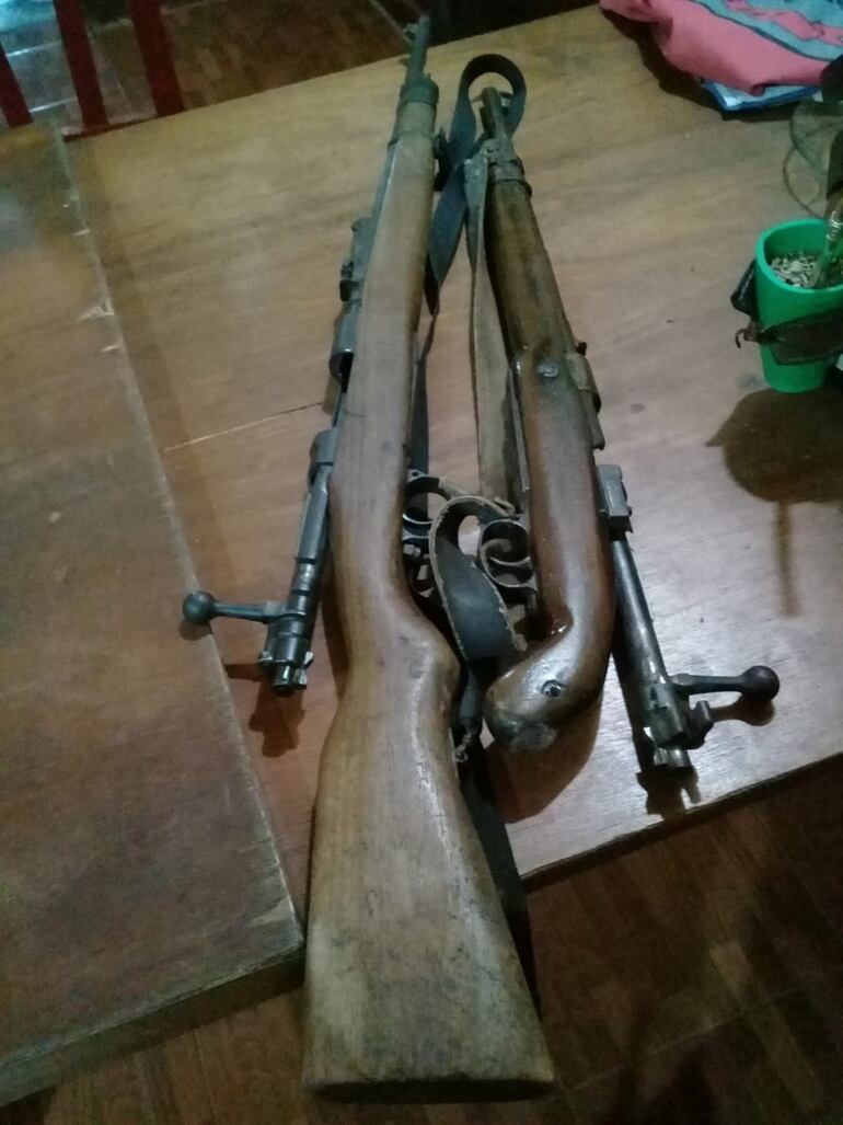 Las armas incautadas de los hombres anoche en Lima.