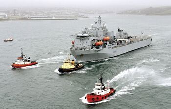 buque-de-la-armada-real-rfa-argus-partiendo-desde-falmouth-en-el-reino-unido-hacia-sierra-leona-el-barco-esta-medicalizado-y-tratara-a-enfermos--201350000000-1145336.jpg
