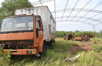 un-cementerio-de-maquinas-viales-del-mopc-existe-en-el-campamento-de-la-zona-de-rio-corrientes-del-distrito-de-yasy-cany-dpto-de-canindeyu-a-201732000000-1513595.jpg