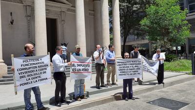 “No más endeudamiento público” se denomina la campaña ciudadana lanzada ayer por los movimientos ‘Por la Libertad y la República’ y ‘Renovación Azul’.