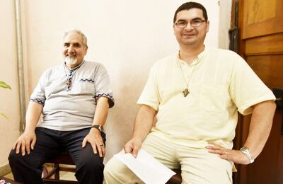 Fray Marcelo Benítez Martínez y fray Marcelino Aquino Correa en la parroquia San Francisco, de Asunción.