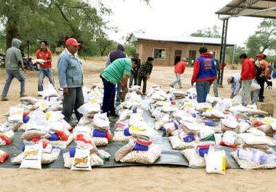 Algunos de los kits de alimentos que llegaron el viernes último en Campo Loa.